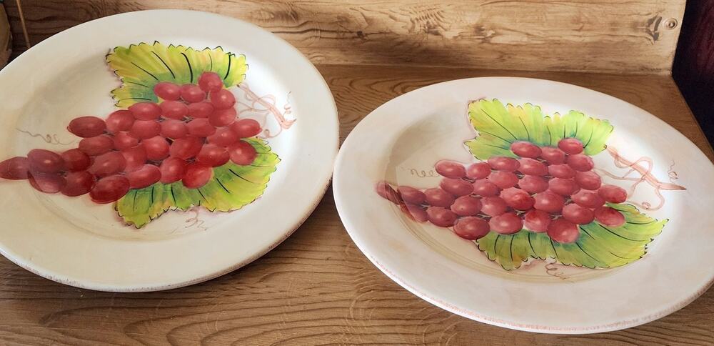 2 Gibson Elite Red Grapes Pattern Salad Plates 9 1/2" VTG Hand Painted